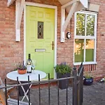 Walking Distance To Racecourse And City Centre